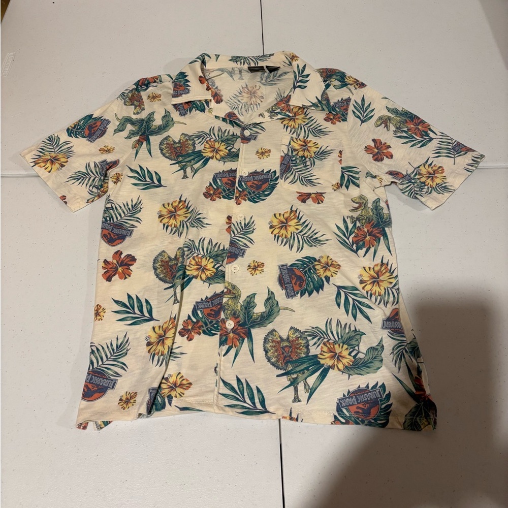 Universal Studios Jurassic World Button Down Flor… - image 1